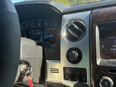 Used 2014 Ford F150 Platinum image 32