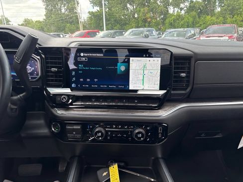 Used 2025 Chevrolet Silverado 3500 LTZ w/ LTZ Convenience Package AWD/4WD image 8