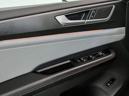 Used 2025 Volkswagen Atlas Peak Edition SE image 10