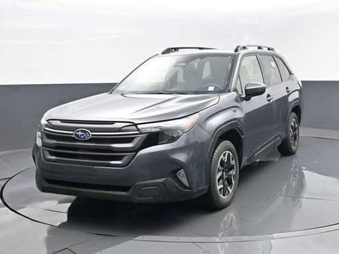 Used 2025 Subaru Forester Premium image 2