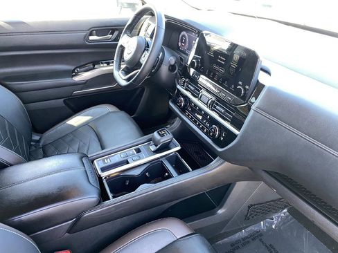 Certified 2024 Nissan Pathfinder Platinum FWD image 9