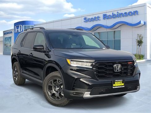 New 2025 Honda Pilot TrailSport image 1