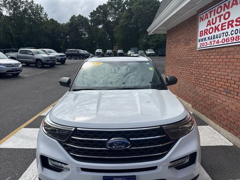 Used 2020 Ford Explorer XLT w/ Equipment Group 202A AWD/4WD image 7
