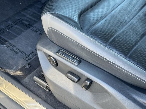 Used 2021 Volkswagen Atlas SEL Premium image 18