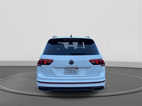 Certified 2022 Volkswagen Tiguan SE R-Line image 4