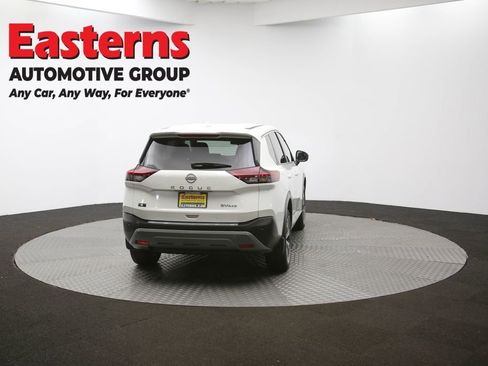 Used 2022 Nissan Rogue SV image 34