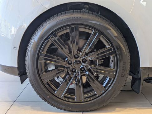 New 2026 Land Rover Range Rover Long Wheelbase SE AWD/4WD image 9