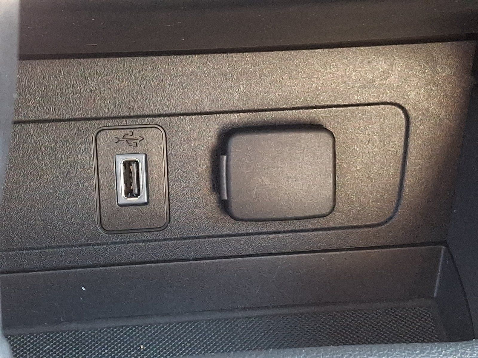 Used 2017 Ford Escape Titanium FWD image 26