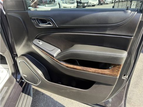 Used 2017 Chevrolet Suburban LT image 34