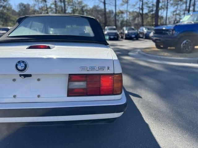 Used 1992 BMW 325i Convertible RWD image 11