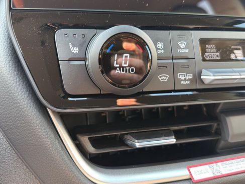 New 2026 Toyota Grand Highlander FWD image 28