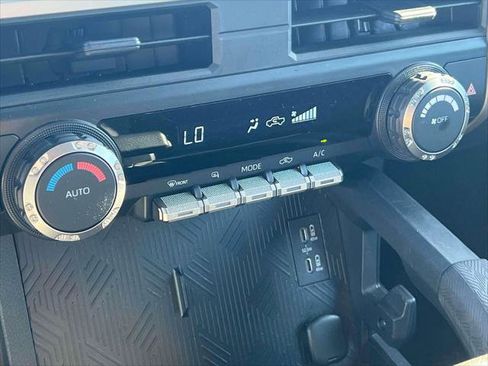 Used 2024 Toyota Tacoma TRD Off-Road image 28