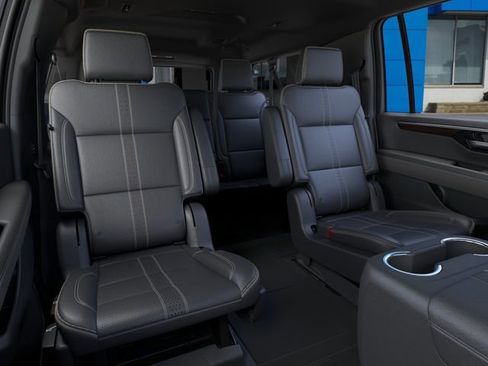 New 2026 Chevrolet Suburban High Country AWD/4WD image 17