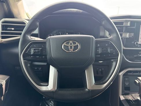 Used 2022 Toyota Tundra SR5 w/ SR5 Convenience Package AWD/4WD image 11
