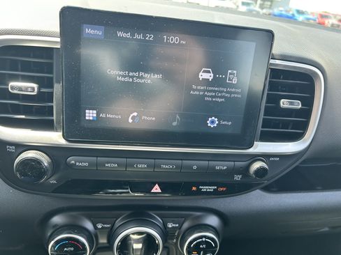 Used 2022 Hyundai Venue SEL FWD image 15