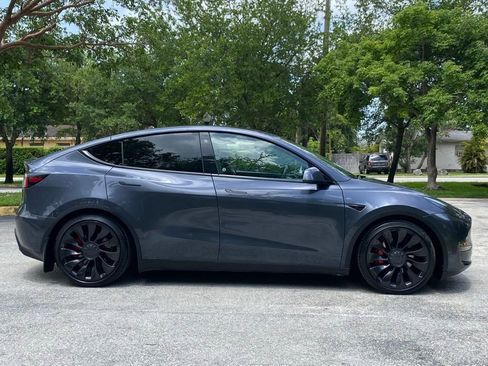 Used 2022 Tesla Model Y Performance AWD/4WD image 10