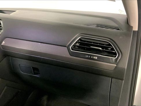 Used 2024 Volkswagen Tiguan SE FWD image 16
