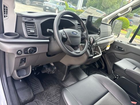 New 2026 Ford Transit 250 148 Medium Roof RWD image 9