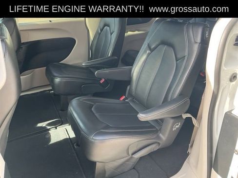 Used 2024 Chrysler Pacifica Touring-L FWD image 23