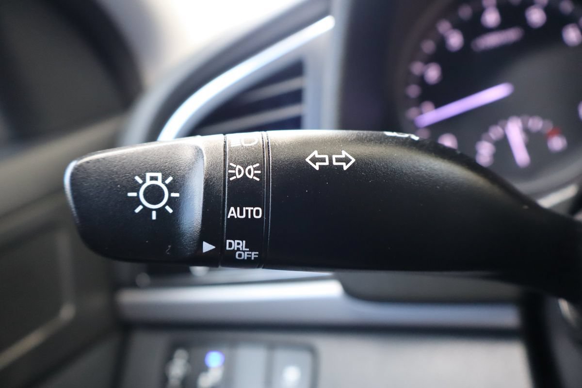 Used 2017 Hyundai Elantra Limited w/ Limited Tech Package 04 FWD image 32