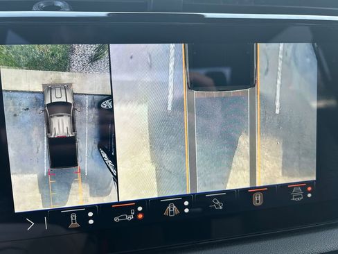Certified 2025 GMC Sierra 2500 AT4 AWD/4WD image 30