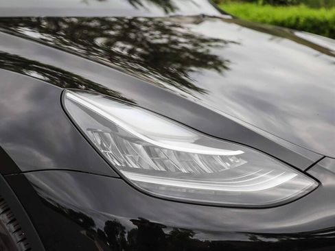 Used 2023 Tesla Model Y Long Range AWD/4WD image 10