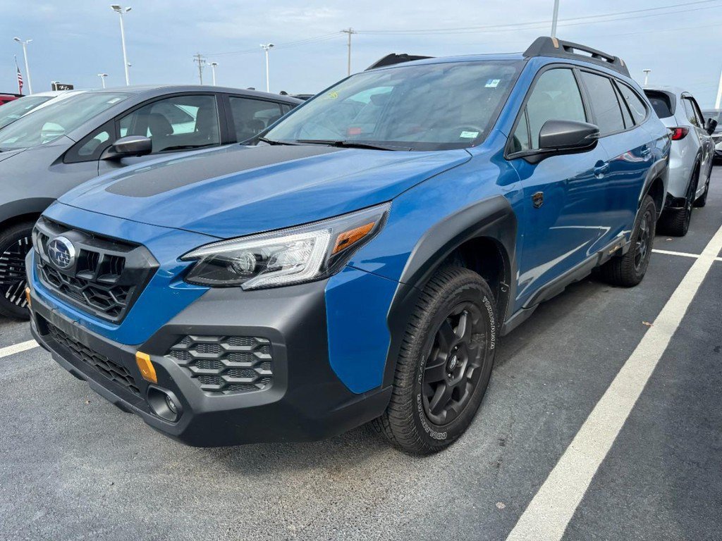 Used 2025 Subaru Outback Wilderness AWD/4WD image 3
