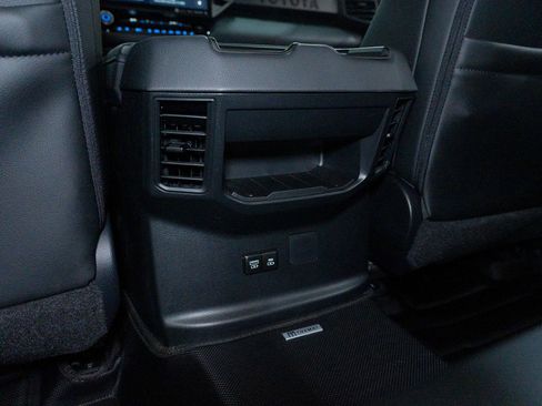 Used 2024 Toyota Tundra Limited image 40