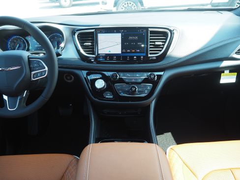 New 2026 Chrysler Pacifica Pinnacle image 20