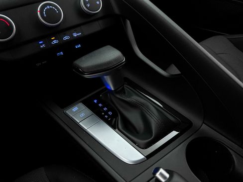 Used 2023 Hyundai Elantra SE image 21