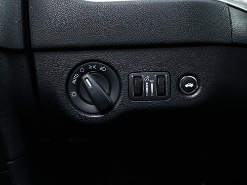 Used 2022 Dodge Charger SXT RWD image 13