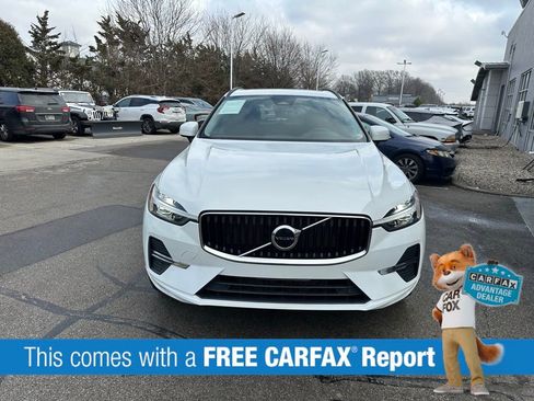 Used 2022 Volvo XC60 B5 Momentum image 2