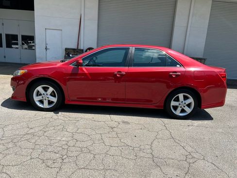 Used 2012 Toyota Camry SE FWD image 3