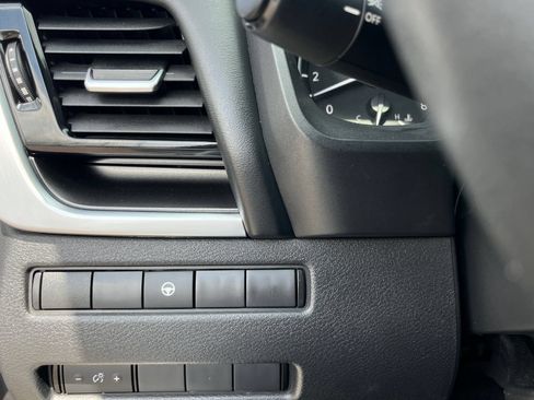Used 2022 Nissan Rogue SV FWD image 28