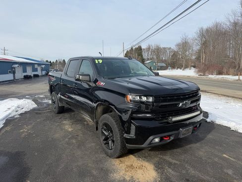 Used 2019 Chevrolet Silverado 1500 LT Trail Boss image 2