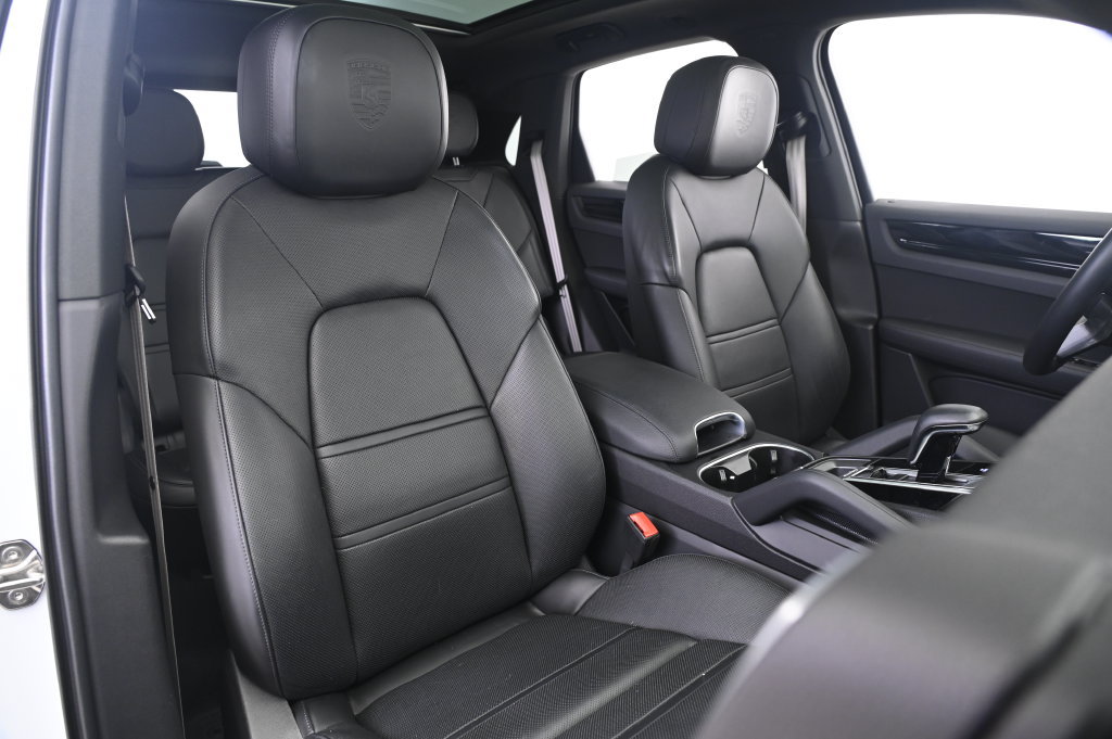 Used 2023 Porsche Cayenne Platinum Edition AWD/4WD image 24