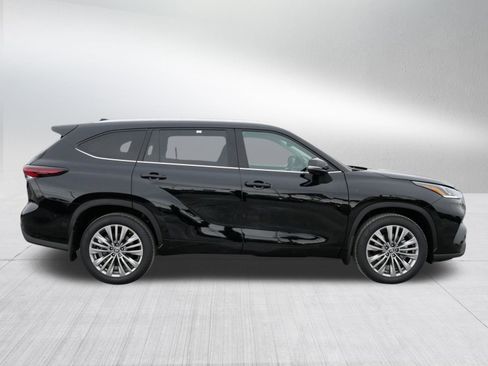 Certified 2026 Toyota Highlander Platinum image 8