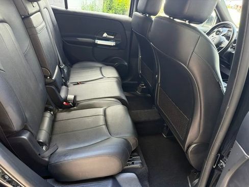 Used 2022 Mercedes-Benz GLB 250 4MATIC image 8