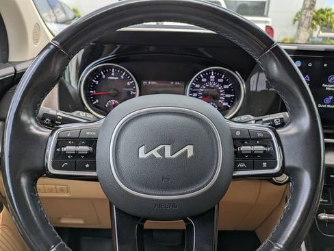 Used 2022 Kia Carnival EX FWD image 22