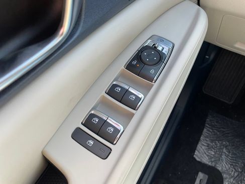 New 2026 Kia Carnival EX FWD image 25