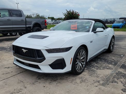 Used 2026 Ford Mustang GT Premium RWD image 3