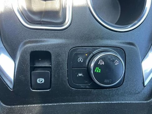 Used 2023 Chevrolet Traverse LT FWD image 33