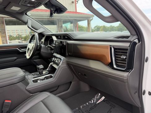 Used 2024 GMC Sierra 1500 Denali w/ Technology Package AWD/4WD image 28
