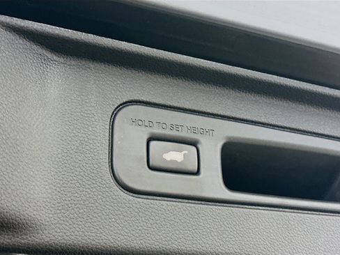 Used 2025 Honda Pilot TrailSport image 32