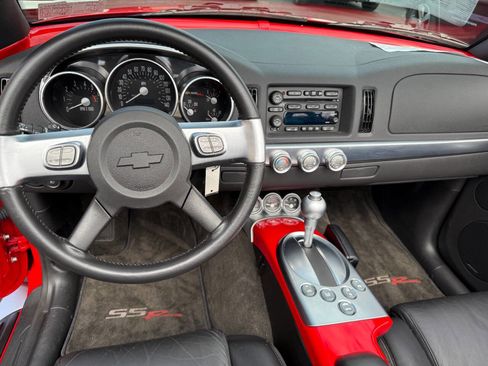 Used 2004 Chevrolet SSR w/ Preferred Equipment Group RWD image 18