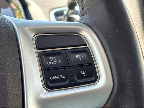 Used 2015 Chrysler Town & Country Touring w/ Driver Convenience Group FWD image 14