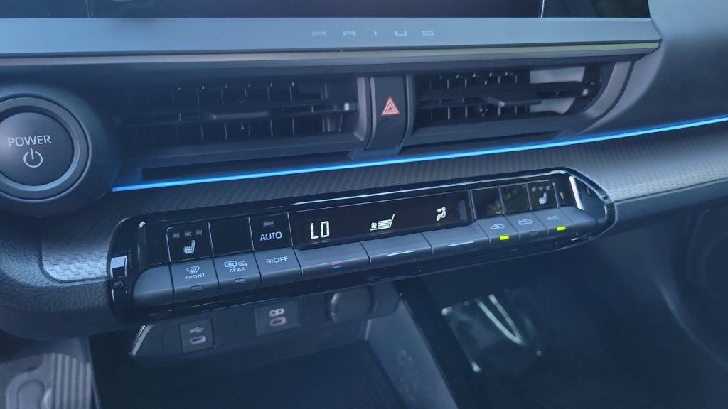 Used 2025 Toyota Prius XLE FWD image 15