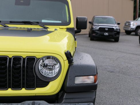 Used 2024 Jeep Wrangler Unlimited Sport AWD/4WD image 11