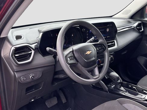 Used 2025 Chevrolet TrailBlazer LT FWD image 9