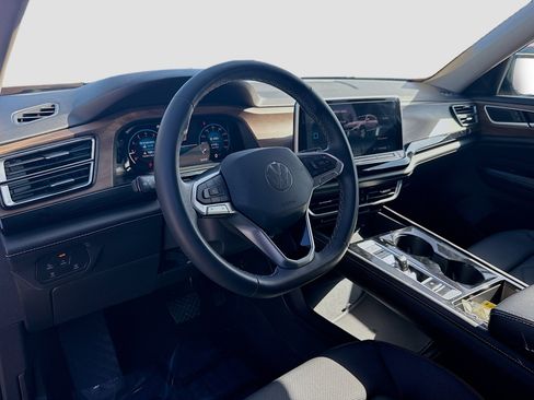 Used 2024 Volkswagen Atlas SE image 9